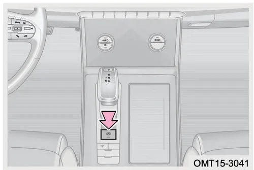 کلید سیستم AUTO HOLD بر روی کنسول وسط X77
