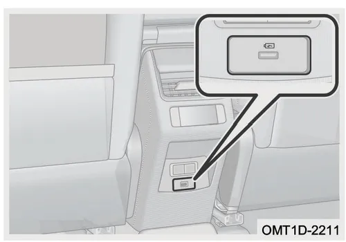 محل سوکت USB عقبی در پشت کنسول وسط