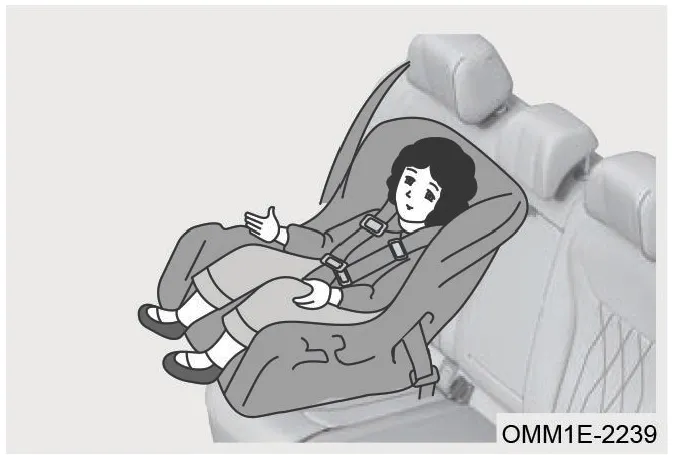 صندلی کودک رو به جلوی آریزو ۸