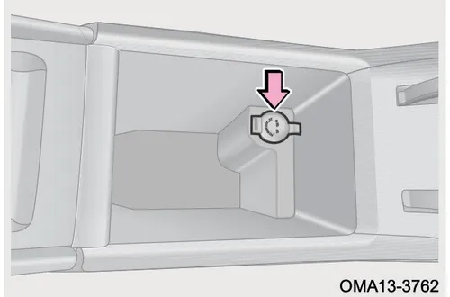سوکت خروجی برق 12V در کنسول وسط