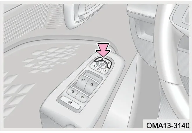 دکمههای کنترل قفل مرکزی روی پنل درب X33 کراس CVT